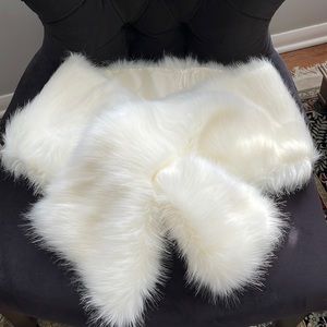 Shoulder Wrap - Faux Fur Pull Through